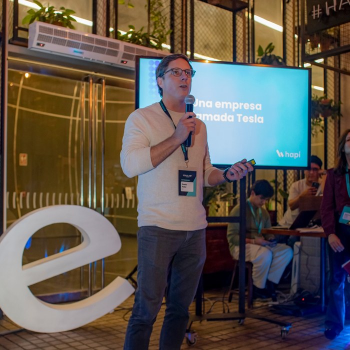 Founder presentando en el Demoday